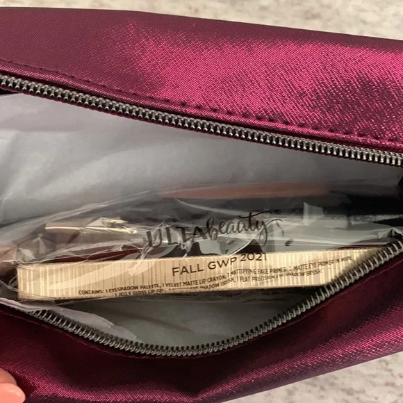 Ulta Beauty 8 piece Set with Makeup Bag - Picture 7 of 7